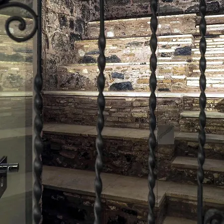Oda ve Kahvaltı Relais Anfitheatro 2*